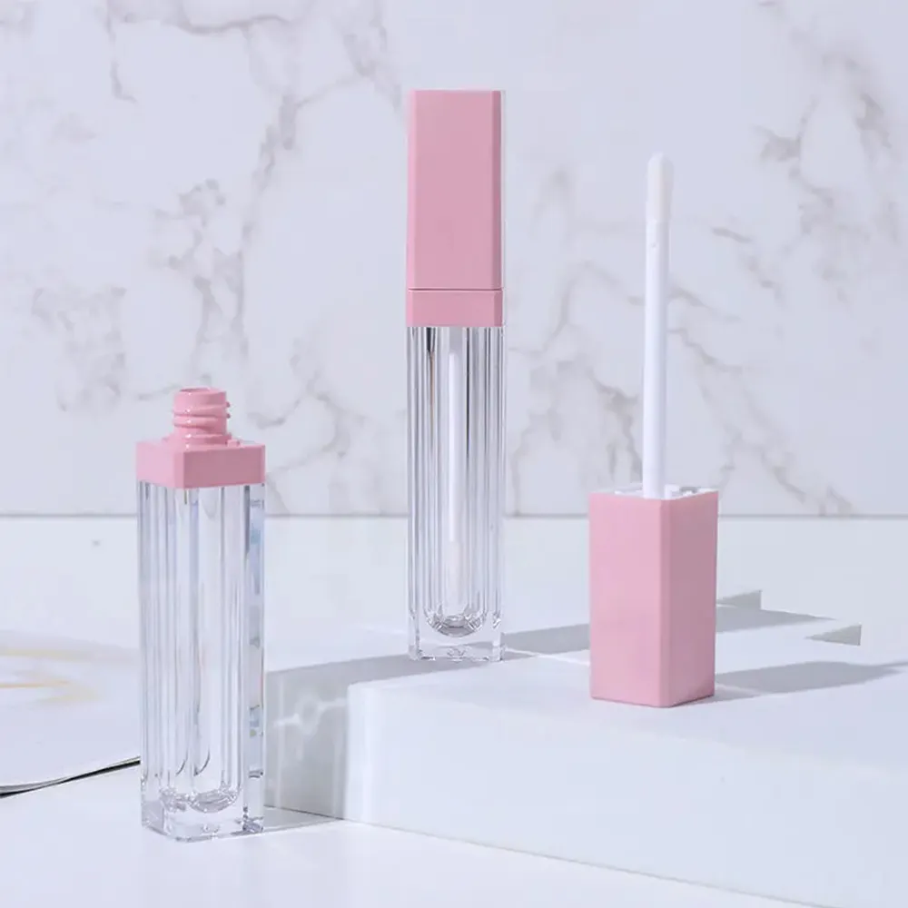 Offre Spéciale 5ml Tube de brillant à lèvres personnalisé Paquet de cosmétiques en plastique unique Bouteille de glaçure à lèvres en gros du fabricant