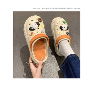 Zuecos con diseño de perro de dibujos animados para mujer, tacones de plataforma negros, suela gruesa de 3 cm, sandalias ligeras estilo Crocs para las cuatro estaciones - Product Image 3