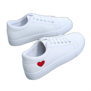 รองเท้าสเก็ตบอร์ดลำลองพื้นยางใส่สบาย แฟชั่นคลาสสิกสำหรับผู้ชาย รองเท้าเทนนิสดีไซน์เนอร์ รองเท้าเดินสไตล์ผู้หญิง - Product Image 1