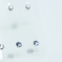 Patch auriculaire LUMIFLORA ED-02Bz tendance et le plus vendu, avec strass blancs, design invisible, sans perçage, pour la santé, la relaxation et le soulagement.