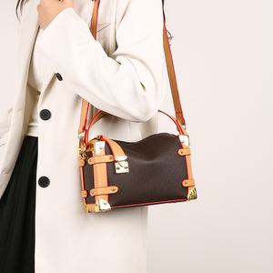 กระเป๋าหรูหราสไตล์ย้อนยุคยุโรปและอเมริกาสำหรับสุภาพสตรี รูปทรงกะทัดรัดสวยงามพร้อมลวดลายสีพื้นแบบนุ่มนวล - Product Image 6