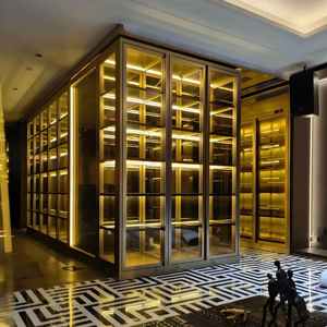 Armoire à vin moderne haut de gamme, écologique, grande capacité, avec porte vitrée, cadre en acier inoxydable, étagère haute de présentation, pour bar à domicile ou hôtel - Product Image 1