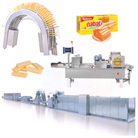 Ligne de production entièrement automatique de machines à gaufrettes au chocolat pour les grandes usines, machine à sandwichs aux biscuits