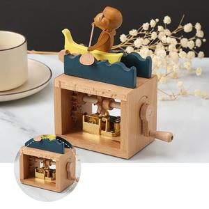 Venta caliente caja de música de madera creativa canción de cuerda hecha a mano para cumpleaños Navidad regalo del Día de los niños - Product Image 4