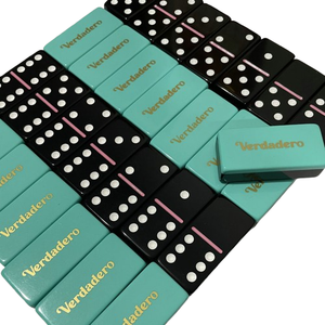 Fourniture d'usine ensemble de double <span class=keywords><strong>domino</strong></span> vert couleur personnalisée <span class=keywords><strong>domino</strong></span> puces de dominos en acrylique avec emballage personnalisé et journal personnalisé - Product Image 2