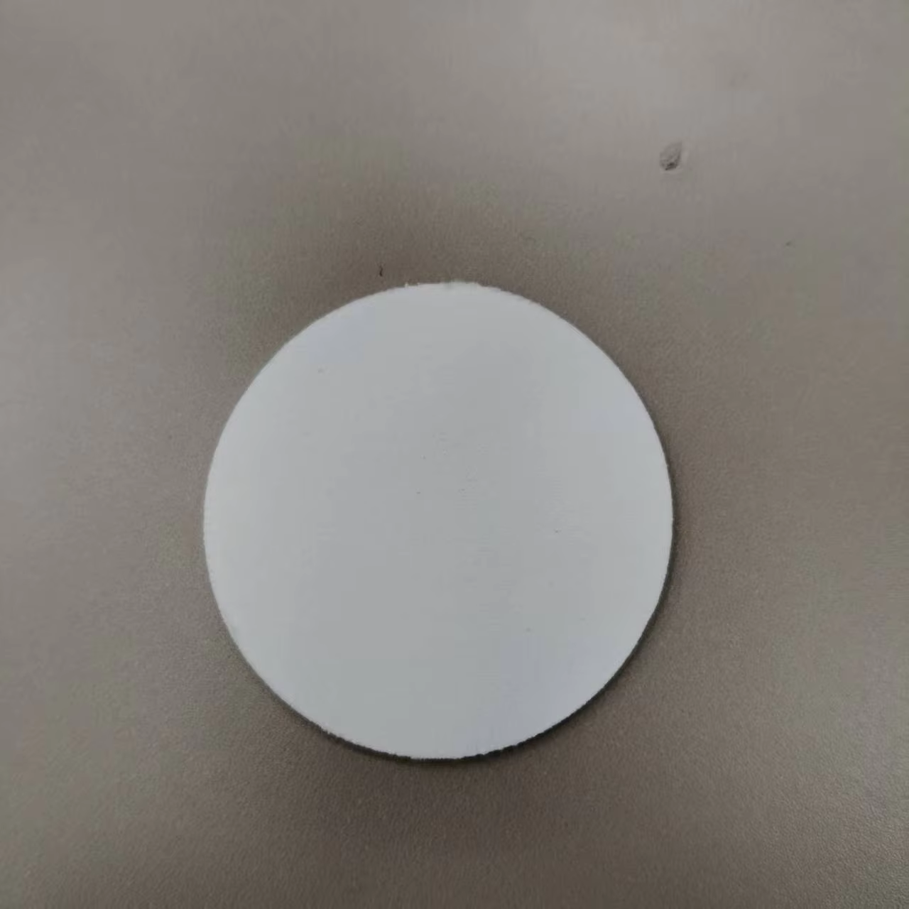 สีขาว ทรงกลม