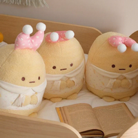Peluche Biologique en Forme de Personnage Crème avec Chapeau à Pois Roses et Écharpe Blanche pour Magasin de Cadeaux, Vente en Gros et Présentation en Détail