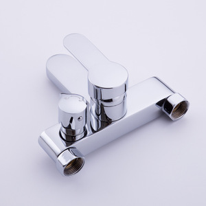 Miscelatore da bagno moderno <span class=keywords><strong>a</strong></span> manico singolo in ottone da parete nuovo Design con spray per la pausa di pioggia per vasca da bagno - Product Image 4