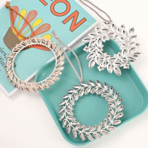 Décoration de Noël suspendue en alliage de zinc, motif flocon de neige en strass et boule diamantée pour sapin de Noël - Product Image 4