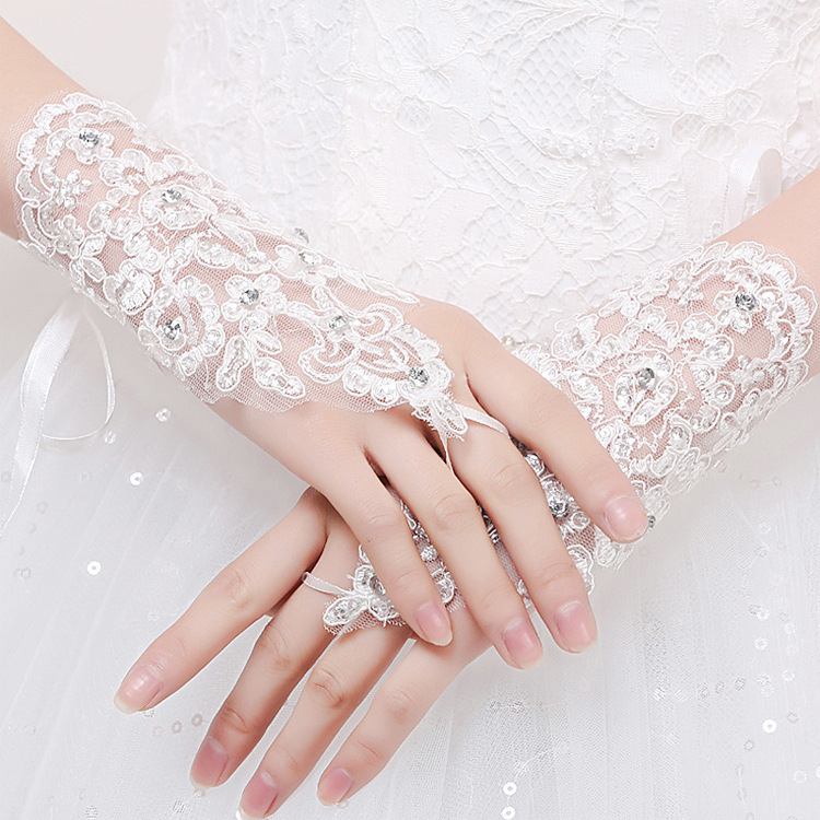 Hot sale high quality women accessories Beautiful Fashionable dropshipping fullfill Fingerless Wedding Lace Bridal Gloves