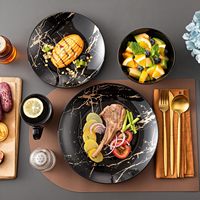LOVECASA Assiettes et bols noirs pour 4 personnes, Service de table en porcelaine 16 pièces, Ensemble de vaisselle en céramique avec glaçure dorée, Assiettes rondes