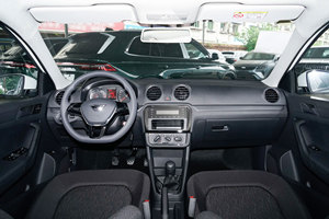 Nouvelle Jetta VA3 5‑MT, berline essence manuelle à conduite à gauche, abordable pour la famille - Product Image 4