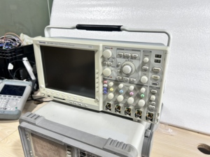 ออสซิลโลสโคปแบบดิจิตอล Tektronix DPO4054 - Product Image 3