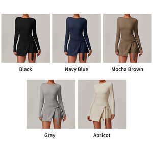 Ensemble de <span class=keywords><strong>tenue</strong></span> de <span class=keywords><strong>sport</strong></span> 2-en-1 pour <span class=keywords><strong>femme</strong></span> : jupe de tennis unie sans dos et combinaison de <span class=keywords><strong>sport</strong></span> à manches longues avec short intégré - Product Image 4