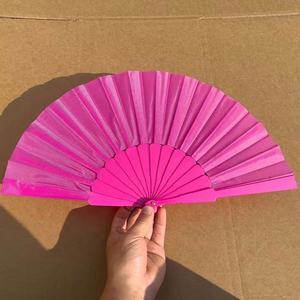 Offre Spéciale Logo personnalisé Portable Petit Folk Art Handfan Bambou sculpté avec un design traditionnel pour les mariages - Product Image 3