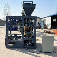 Machine à blocs de béton semi-automatique QT4-26 à faible coût, petite machine à fabriquer des briques creuses en ciment, adaptée aux petites et moyennes briqueteries