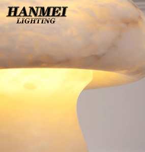 Lampe en marbre veiné en forme de champignon, moderne, simple, avec une lumière douce et ambiance chaleureuse, idéale pour une table de chevet charmante dans une chambre à coucher, pour les espaces minimalistes et confortables. - Product Image 6