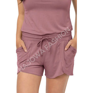 Pantalones cortos de algodón para mujer Glamorous Grace, fabricados en Bangladesh con comodidad transpirable en cada paso - Product Image 3