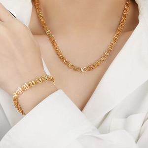 Charitable Factory Merchants 18K Chapado en oro Mariposa Cadena Collar Pulsera Moda Acero inoxidable Conjunto de joyas para mujeres - Product Image 6