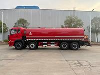 Camion-citerne Dongfeng 8x4, 30 m³ grande capacité, mode multi-pulvérisation avec canon à eau haute pression pour l'assainissement municipal