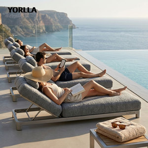 Tumbona de Lujo para Exteriores con Marco de Aluminio, <span class=keywords><strong>Cama</strong></span> Ajustable para Piscina con Cojín Grueso Texturizado para Resort - Product Image 2