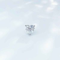 Romantische Herzförmige Funkelnde 3-Krappen Herzschliff Pt950 Platin Labor-Gezüchteter Diamant Einzel-Ohrstecker Flache Rückseite Herz-Ohrringe