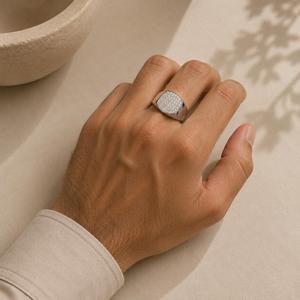Anillo de sello para hombre de oro amarillo de 10 quilates con diamante talla cojín engastado en punta, banda de oro pesado, anillo llamativo para boda o aniversario - Product Image 4