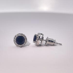 Boucles d'oreilles clous en laiton plaqué or luxueuses et géométriques classiques Tianyu Gems pour femmes avec des pierres en zircone cubique bleu royal - Product Image 5