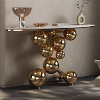 Table console Xuanzhen, table console moderne de luxe avec plateau en pierre frittée, cadre doré, tables d'entrée pour villa, salon, entrée