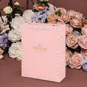 Sac cadeau en carton blanc créatif Sunshine Packaging, en carton ivoire, pour fête d'anniversaire ou chaussettes, avec design de sac à main vertical en forme de couronne - Product Image 2