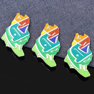 Fabricant de broches personnalisées saoudiennes Fabricant de logo Bouton médical Badge dur Anime Broche Hijab Épinglettes en métal Épingles en émail pour chapeaux - Product Image 2