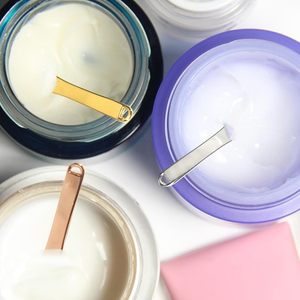 Spatule de maquillage en gros tendance, mini-cuillère à crème pour le visage et les yeux, option logo personnalisé, cuillère cosmétique en métal doré 60 mm - Product Image 5