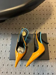 Sandales à talons aiguilles élégantes de luxe de qualité supérieure, dos ouvert, en cuir verni rouge sexy, bout pointu, à enfiler - Product Image 4