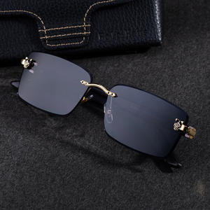 Lunettes de soleil sans monture Zx-98432 pour hommes, verres PC noirs, protection UV400, branches effet bois, design tête de léopard - Product Image 5