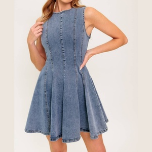 Nouvelle Arrivée Robe Courte en Jean Délavé Style Décontracté d'Été Col Rond Sans Manches avec Détails de Couture - Product Image 1