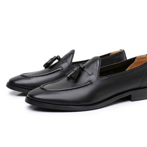 รองเท้าผู้ชายทำมือทรงเหลี่ยมสำหรับงานปาร์ตี้-หนังวัวแท้ชั้นแรกประดับพู่ห้อย สไตล์อังกฤษ ทันสมัย เหมาะสำหรับใส่ทำงาน  แบบผูกเชือก น้ำหนักเบา ระบายอากาศได้ดี - Product Image 5