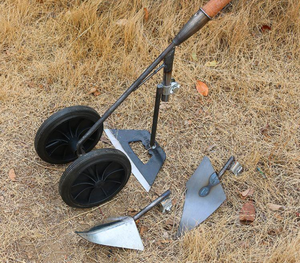 Sarcloir manuel 4-en-1 à double roue, charrue triangulaire plate et soc pour l'agriculture - Product Image 6