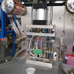 <span class=keywords><strong>Machine</strong></span> de remplissage <span class=keywords><strong>et</strong></span> de scellage de capsules de <span class=keywords><strong>café</strong></span> en pâte liquide <span class=keywords><strong>à</strong></span> pompe rotative entièrement automatique - Product Image 4