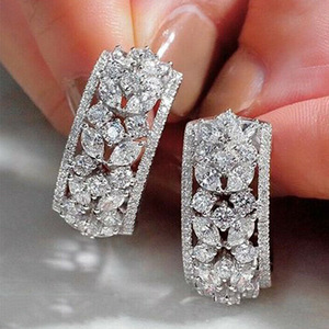 Orecchini Pendenti Traforati Vintage per Donne, Eleganti Accessori per Abiti da Festa e Uso Quotidiano - Product Image 2