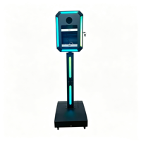 Kiosque photo iPad avec éclairage LED, support métallique et lumière RGB pour location événementielle, mariages, fêtes et entreprises – Machine photobooth selfie