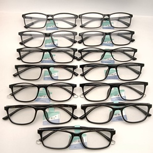 Stock disponible pour livraison immédiate : Montures de lunettes TR90, assortiment de modèles carrés tendance pour les boutiques de mode rapide - Product Image 4