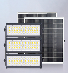 Luz de inundación <span class=keywords><strong>LED</strong></span> solar 50W 100W 150W 200W <span class=keywords><strong>300W</strong></span> 400W 500W 600W Reflector <span class=keywords><strong>LED</strong></span> Focos con sincronización de control remoto para campo al aire libre - Product Image 2
