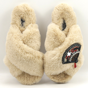 Pantofole da <span class=keywords><strong>Donna</strong></span> Personalizzate in Peluche, Calde per l'Inverno, con Fasce Incrociate, in Finta Pelliccia Soffice e Decorazioni in Strass - Product Image 4