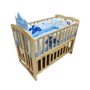 Modernes Zusammenklappbares Holz-Babybett mit Rollen - Tragbares Outdoor-Krankenhausbett mit Feststellbaren Rollen & Matratze - Product Image 6