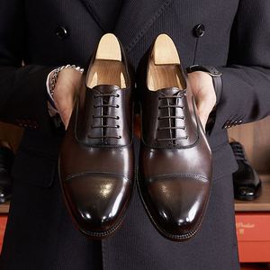 Chaussures habillées en cuir véritable pour hommes, style Oxford à quatre coutures, bout pointu, à lacets, légères, pour l'été/le printemps, idéales pour les mariages et les affaires. - Product Image 1