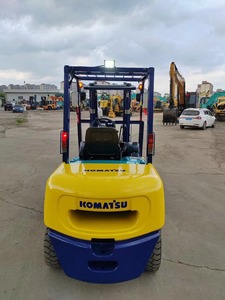 Montacargas Komatsu Usado de 3 Toneladas, Diésel, con Desplazador Lateral Hidráulico y Neumáticos Sólidos - Product Image 5