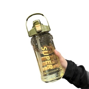 Bouteille d'eau sport 2L avec paille pour le fitness en plein air et les étudiants, en plastique - Product Image 5