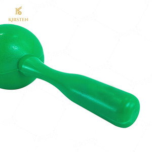 Maracas colorées en plastique KIRSTEN CM11 pour la fête et l'école, avec logo personnalisé, pour enfants, idéales pour la <span class=keywords><strong>musique</strong></span> en classe et les jeux <span class=keywords><strong>de</strong></span> percussion manuels. - Product Image 3