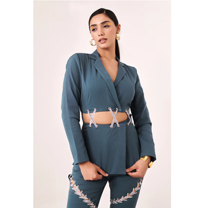 Chemise Blazer Bleue Solide Ornée pour Femme – Haut Décontracté Tendance Élégant pour l'Été – Blouse Chic et Stylée pour le Bureau - Product Image 1