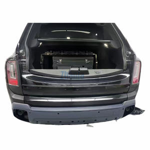 Les modèles 2025 améliorés <span class=keywords><strong>de</strong></span> la <span class=keywords><strong>Rolls</strong></span>-Royce Cullinan 10-18 comprennent des pare-chocs avant et arrière, des phares, des feux arrière et une <span class=keywords><strong>calandre</strong></span> - Product Image 5